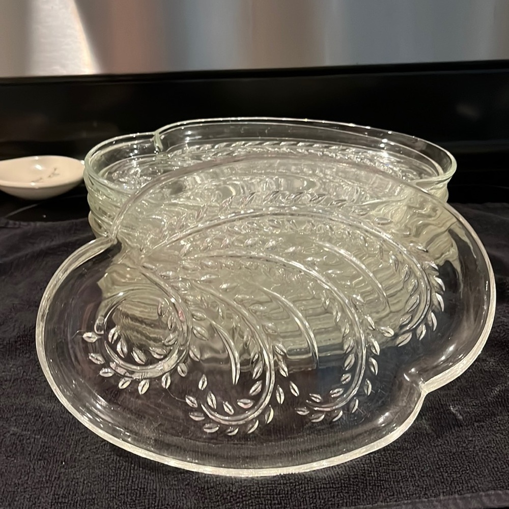 Federal snack plates, with spot for a cup
